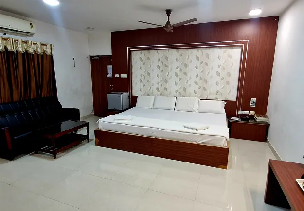 Spacious suite room for families near Ooty